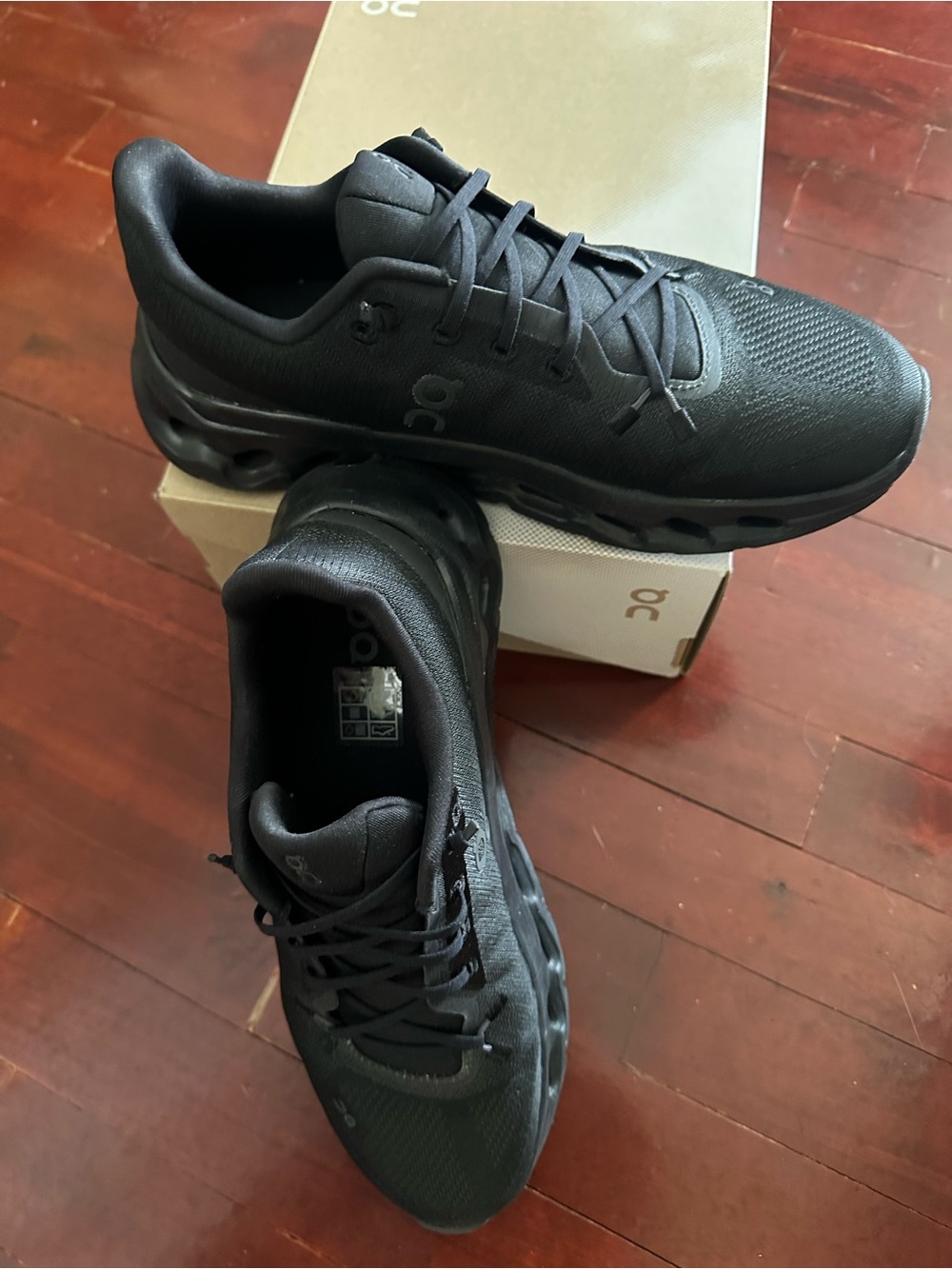 On Cloud Women’s Black Tilt Sneakers